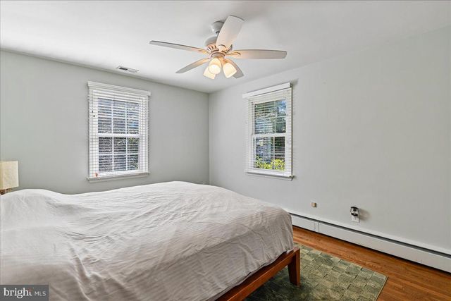 6112 FOX HILL ST, Springfield, VA 22150