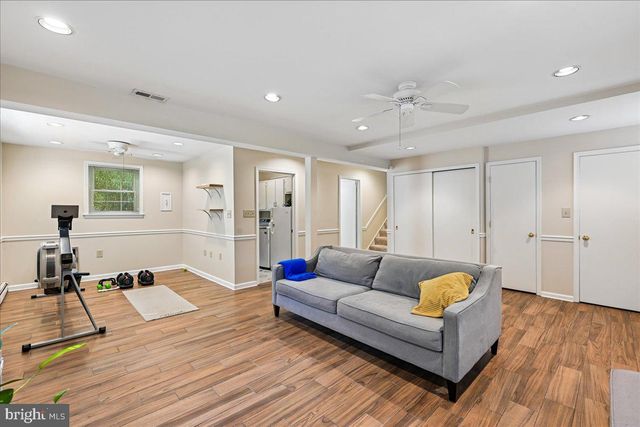 6112 FOX HILL ST, Springfield, VA 22150