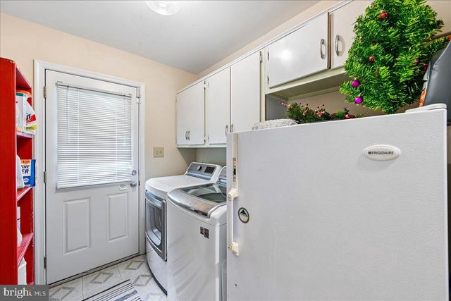 6112 FOX HILL ST, Springfield, VA 22150