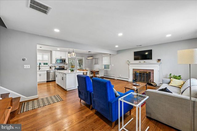 6112 FOX HILL ST, Springfield, VA 22150