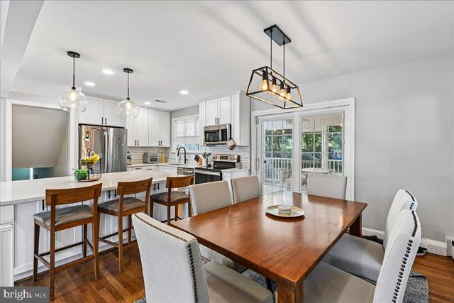 6112 FOX HILL ST, Springfield, VA 22150