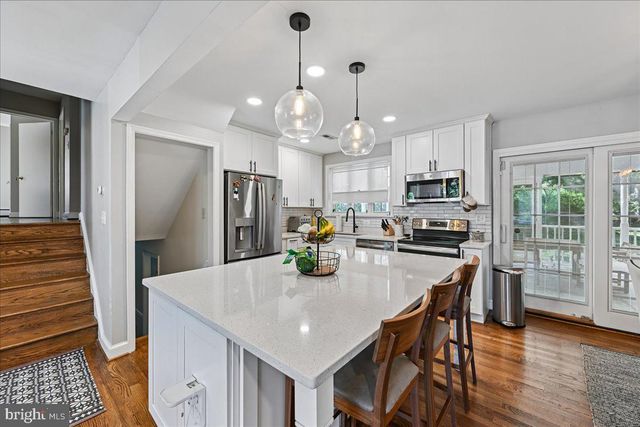 6112 FOX HILL ST, Springfield, VA 22150