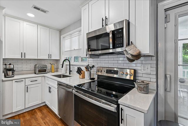 6112 FOX HILL ST, Springfield, VA 22150