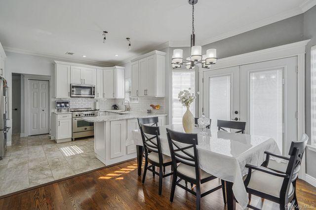 4 Jordan Drive, Medford, NY 11763