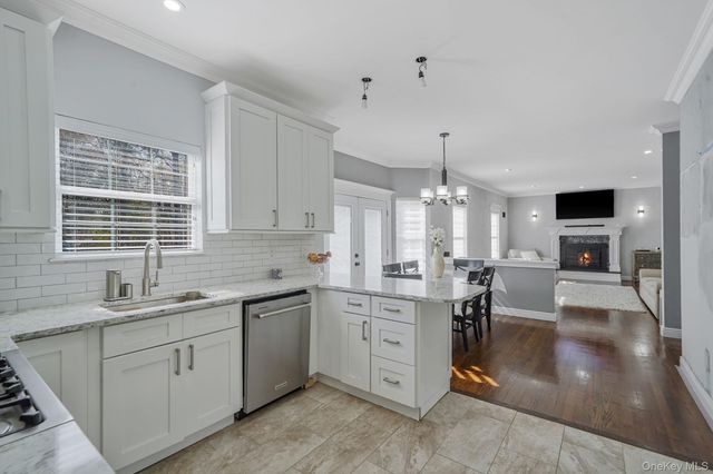 4 Jordan Drive, Medford, NY 11763