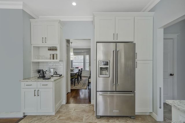 4 Jordan Drive, Medford, NY 11763