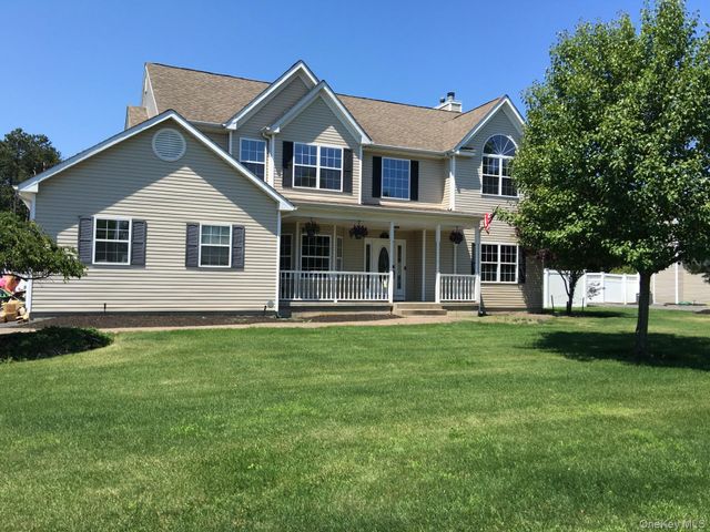 4 Jordan Drive, Medford, NY 11763