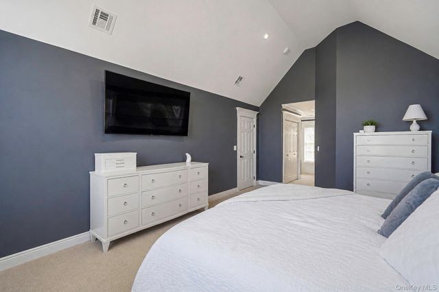 4 Jordan Drive, Medford, NY 11763