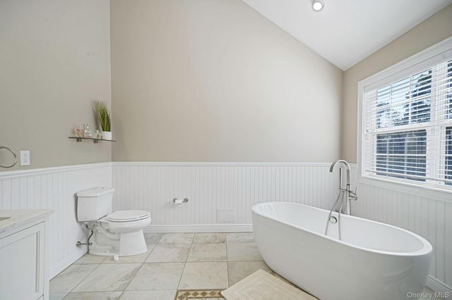 4 Jordan Drive, Medford, NY 11763