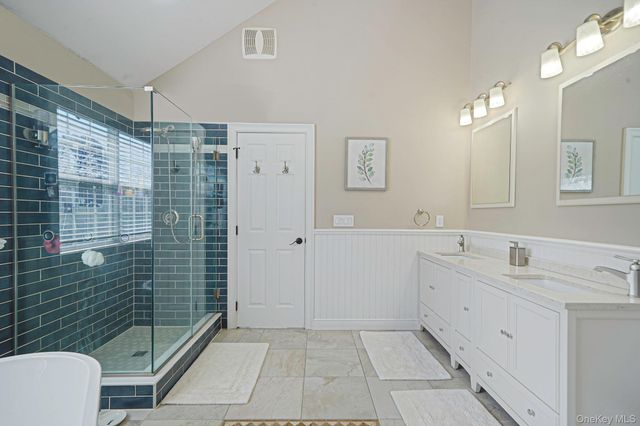 4 Jordan Drive, Medford, NY 11763