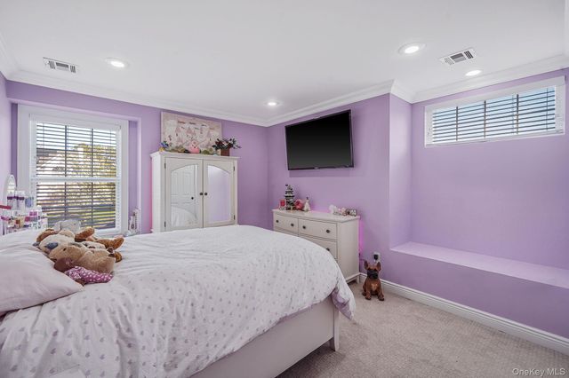 4 Jordan Drive, Medford, NY 11763