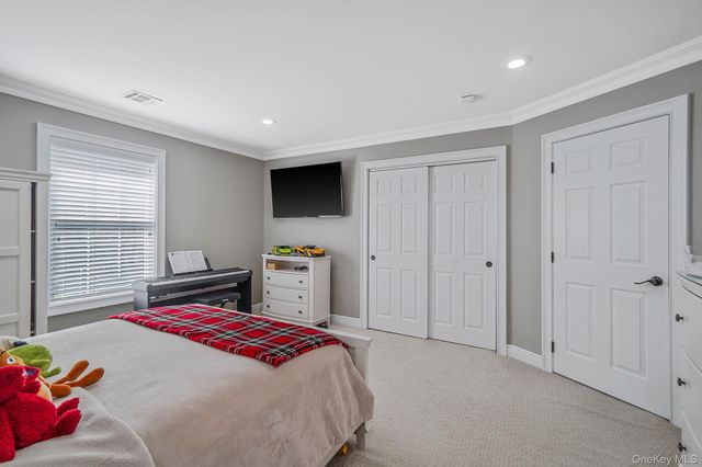 4 Jordan Drive, Medford, NY 11763