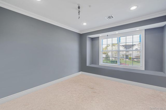 4 Jordan Drive, Medford, NY 11763