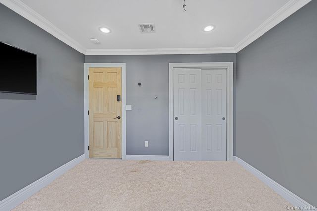 4 Jordan Drive, Medford, NY 11763