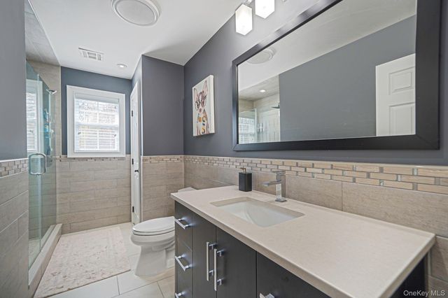 4 Jordan Drive, Medford, NY 11763