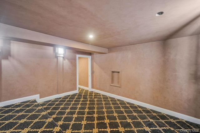 4 Jordan Drive, Medford, NY 11763