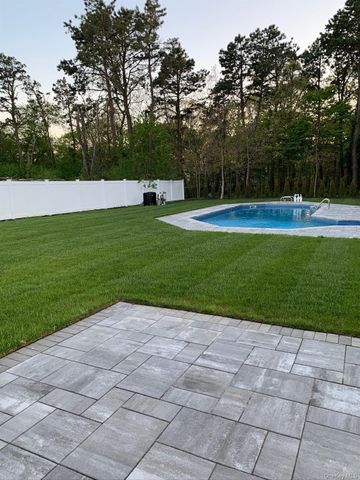 4 Jordan Drive, Medford, NY 11763