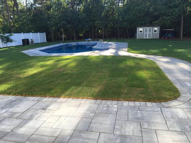 4 Jordan Drive, Medford, NY 11763