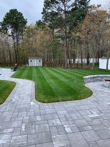 4 Jordan Drive, Medford, NY 11763