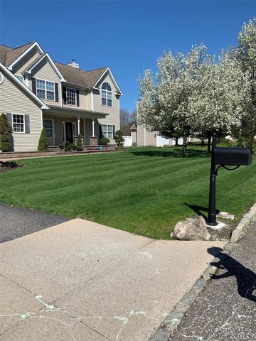 4 Jordan Drive, Medford, NY 11763