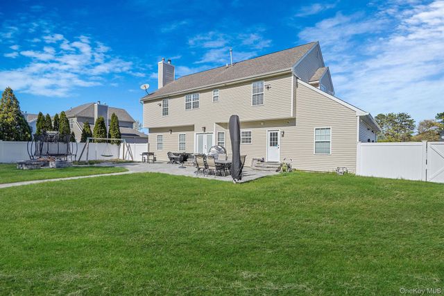 4 Jordan Drive, Medford, NY 11763