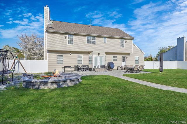 4 Jordan Drive, Medford, NY 11763