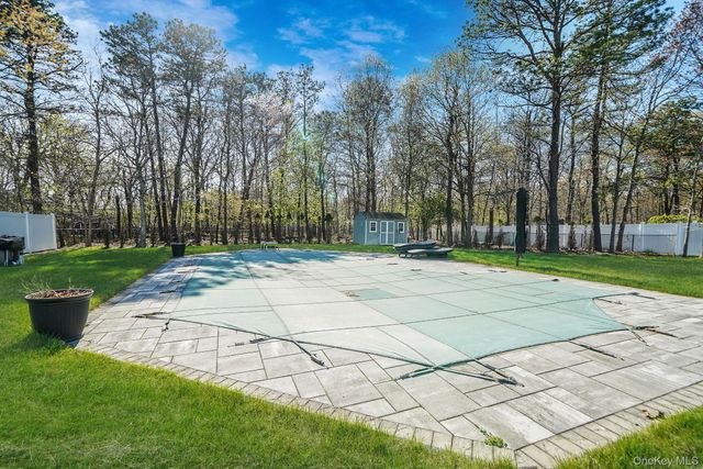 4 Jordan Drive, Medford, NY 11763