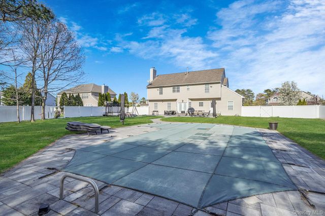 4 Jordan Drive, Medford, NY 11763