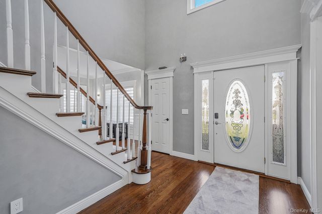 4 Jordan Drive, Medford, NY 11763