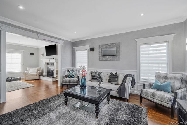 4 Jordan Drive, Medford, NY 11763