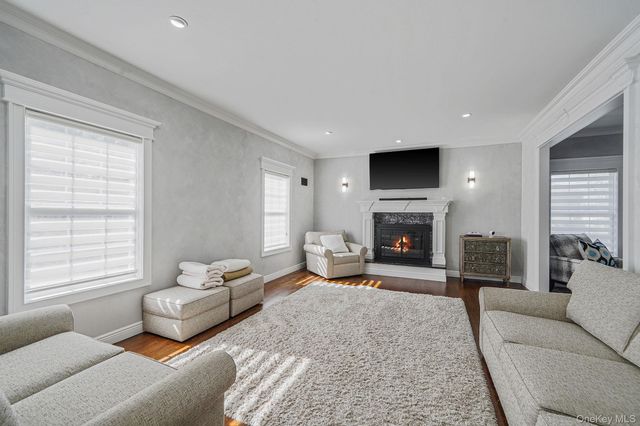 4 Jordan Drive, Medford, NY 11763