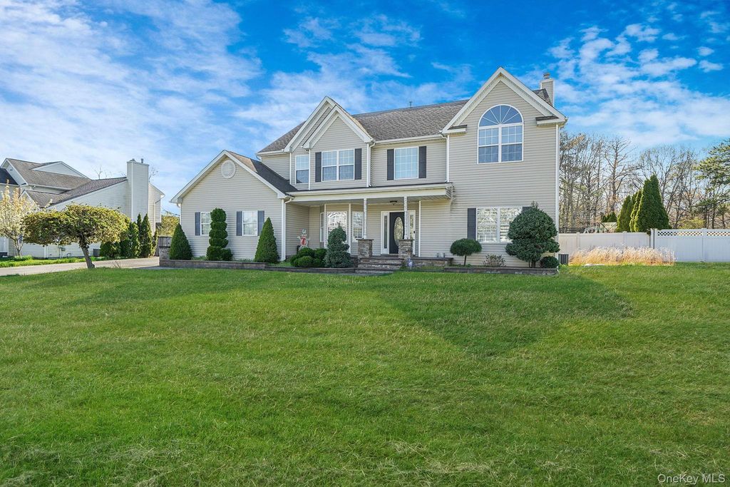 4 Jordan Drive, Medford, NY 11763