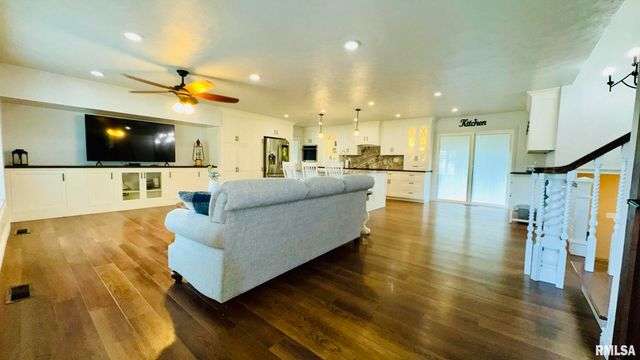 1209 Election Drive, Benton, IL 62812