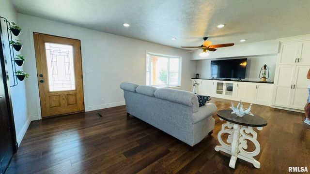 1209 Election Drive, Benton, IL 62812