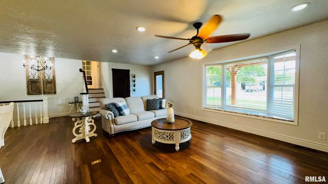 1209 Election Drive, Benton, IL 62812