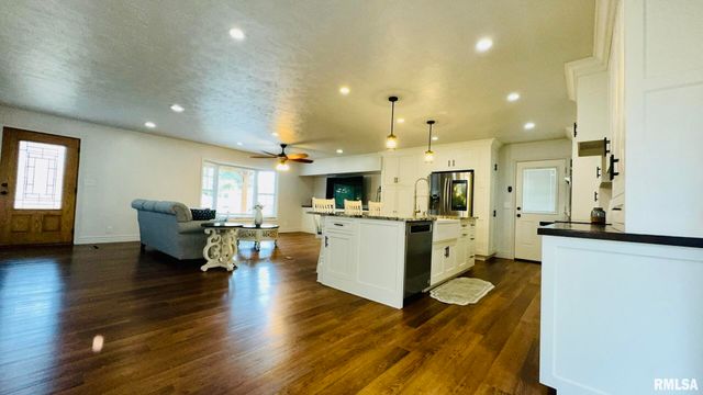 1209 Election Drive, Benton, IL 62812