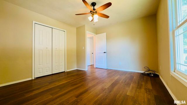 1209 Election Drive, Benton, IL 62812