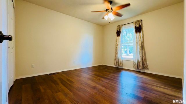 1209 Election Drive, Benton, IL 62812