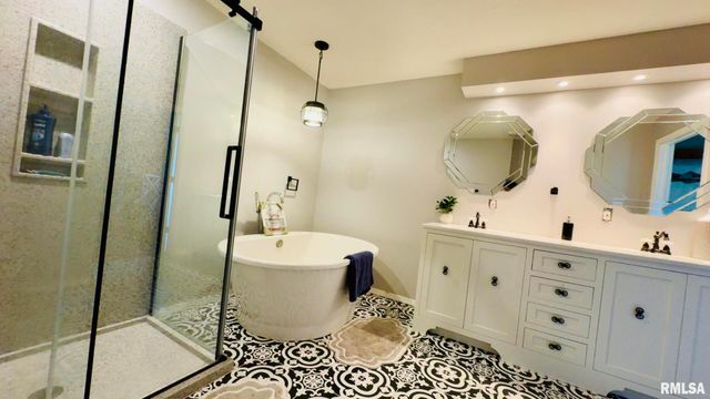 1209 Election Drive, Benton, IL 62812