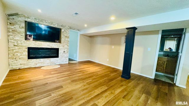 1209 Election Drive, Benton, IL 62812