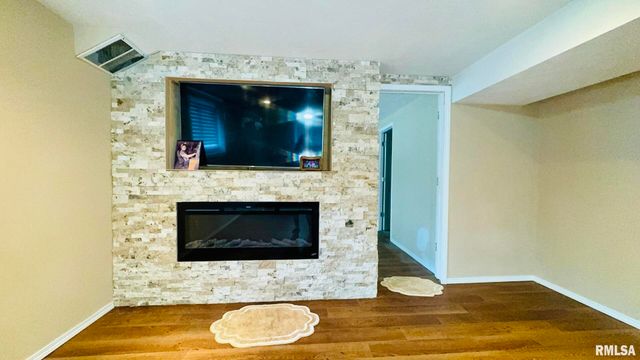 1209 Election Drive, Benton, IL 62812