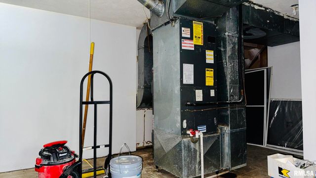 1209 Election Drive, Benton, IL 62812