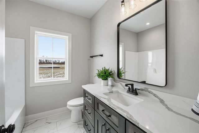 3010 Trailside Dr, Robins, IA 52328