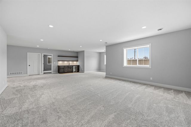 3010 Trailside Dr, Robins, IA 52328