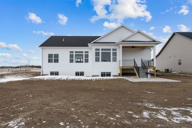 3010 Trailside Dr, Robins, IA 52328