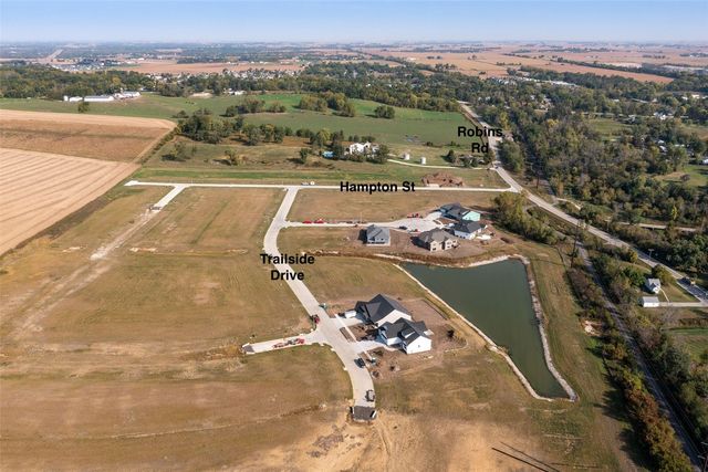 3010 Trailside Dr, Robins, IA 52328