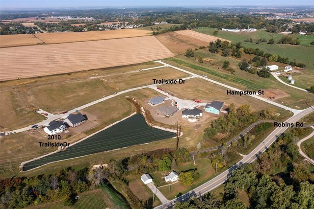 3010 Trailside Dr, Robins, IA 52328
