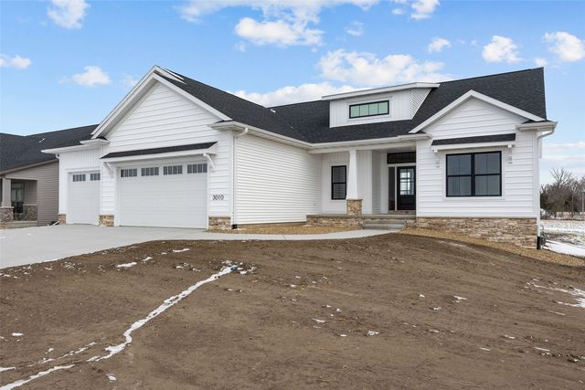 3010 Trailside Dr, Robins, IA 52328
