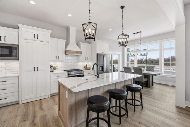 3010 Trailside Dr, Robins, IA 52328