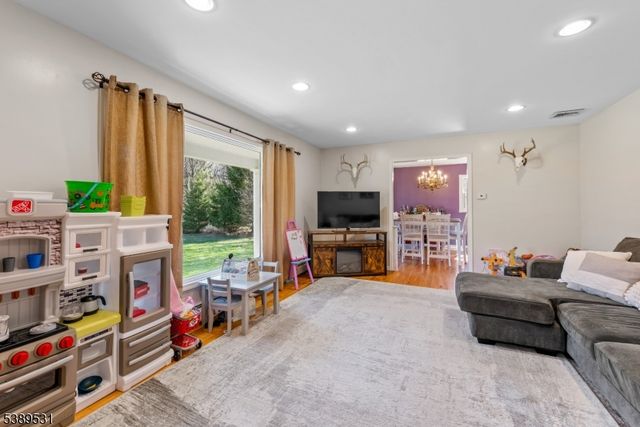 60 W Springtown Rd, Washington Twp., NJ 07853